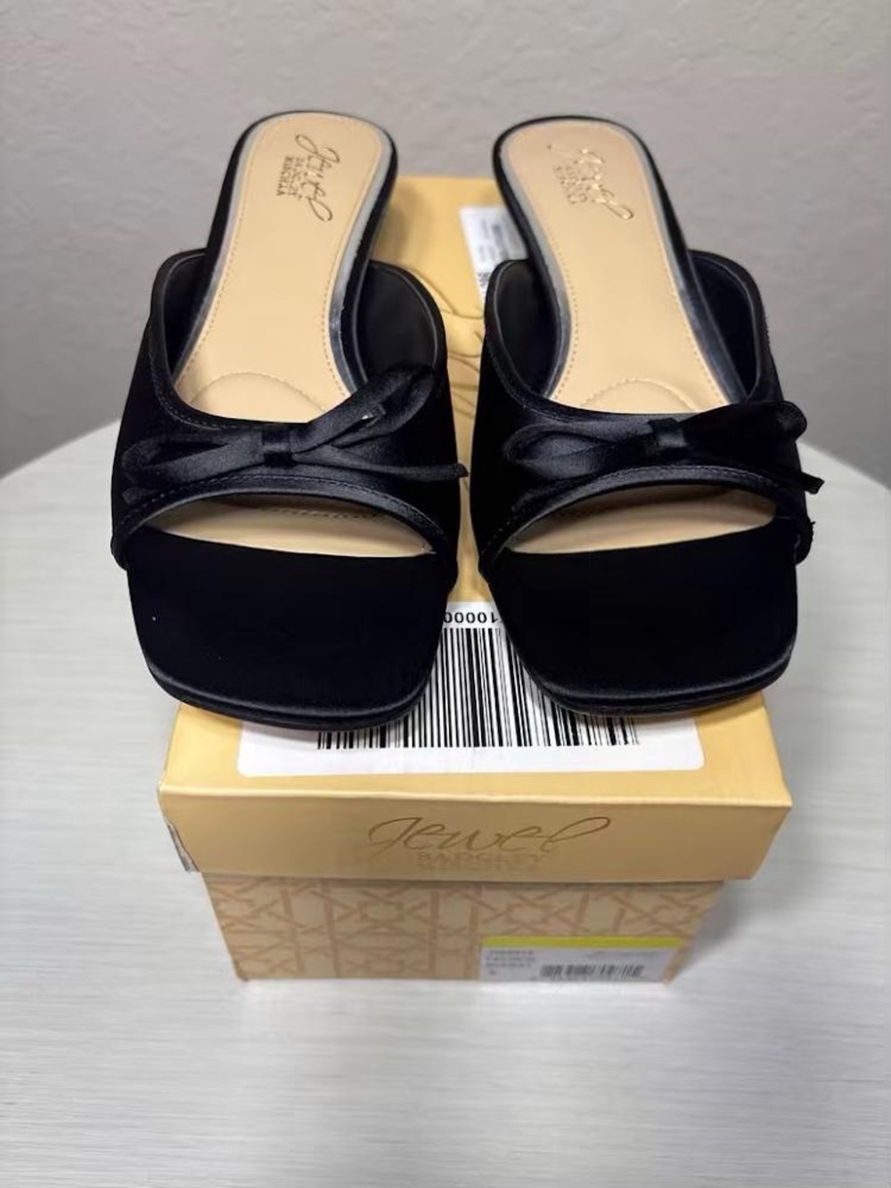 Jewel Badgley Mischka Felisha Black
Satin Bow Kitten Heel Sandals Size 7 NIB - Picture 2 of 8